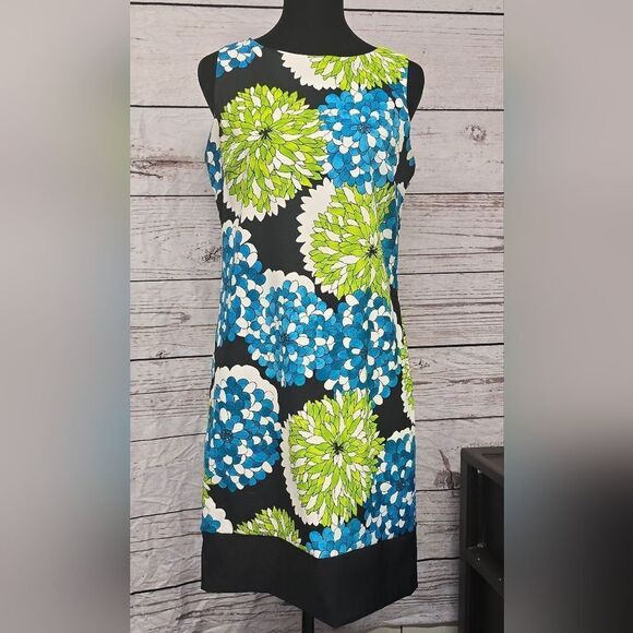 Dress Barn Dresses & Skirts - Dressbarn sleeveless floral dress.